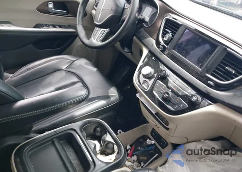 2020 Chrysler Voyager Lxi из США, поврежденный, VIN 2C4RC1DG2LR145059